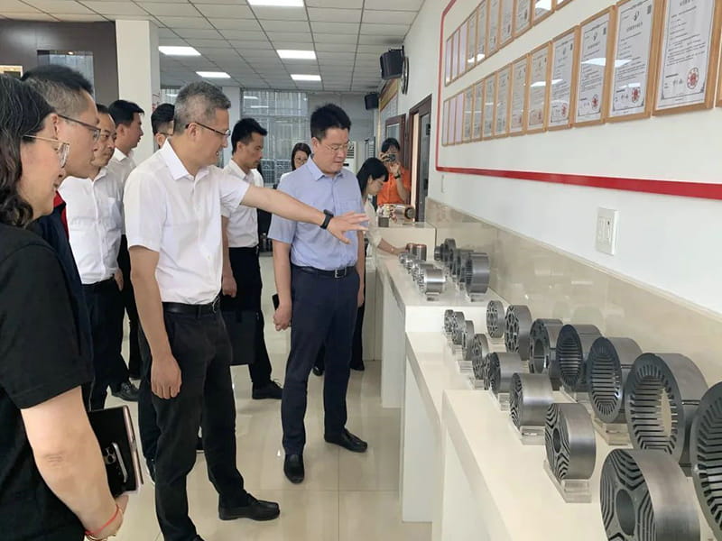 Minister Xu Jianyi reiste nach Changle Town, um Unternehmensdienstleistungsaktivitäten durchzuführen, und besuchte Zhejiang Jufeng Co., Ltd. und andere Unternehmen