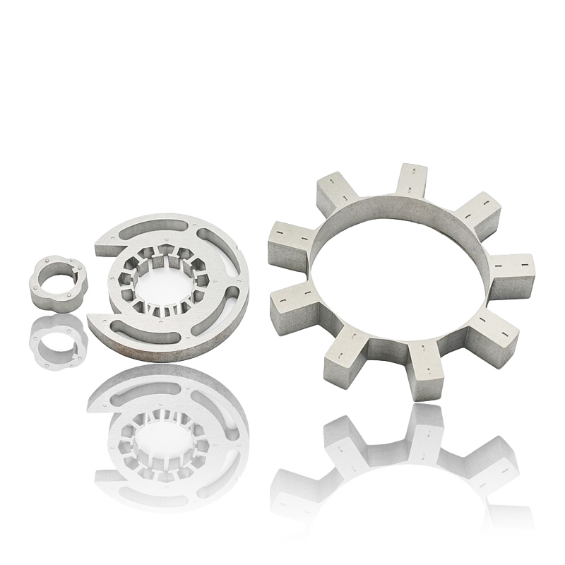 Wie tragen der Motorstator und der Rotorkern zur Startleistung und zum Einschwingverhalten des Motors bei?