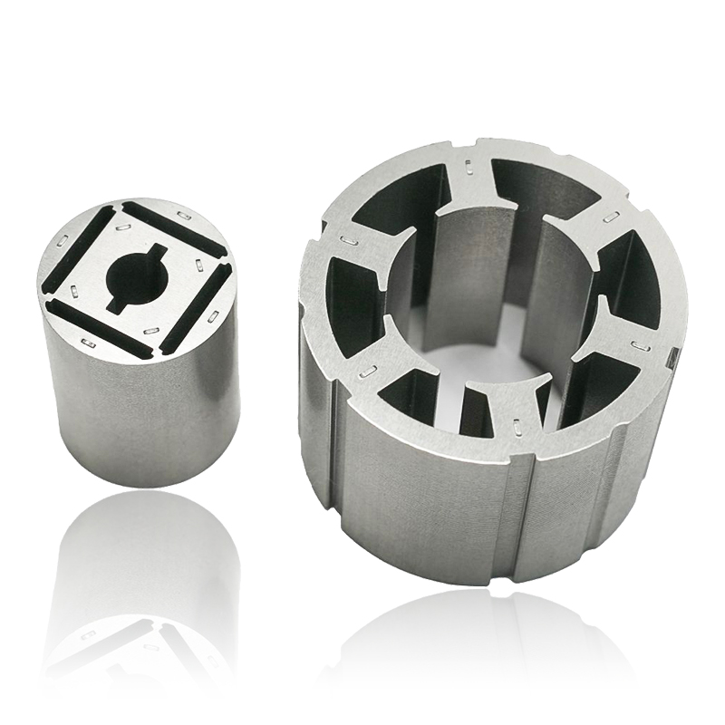 Wie wirkt sich die Laminierungsdicke in Stator- und Rotorkernen von Automobilmotoren auf Wirbelstromverluste und die thermische Leistung aus?